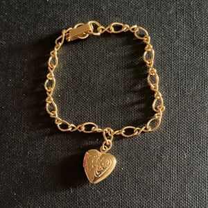 Vintage HEART 70s 1970s Gold tone Heart CHARM Bracelet LOCKET beautiful pretty